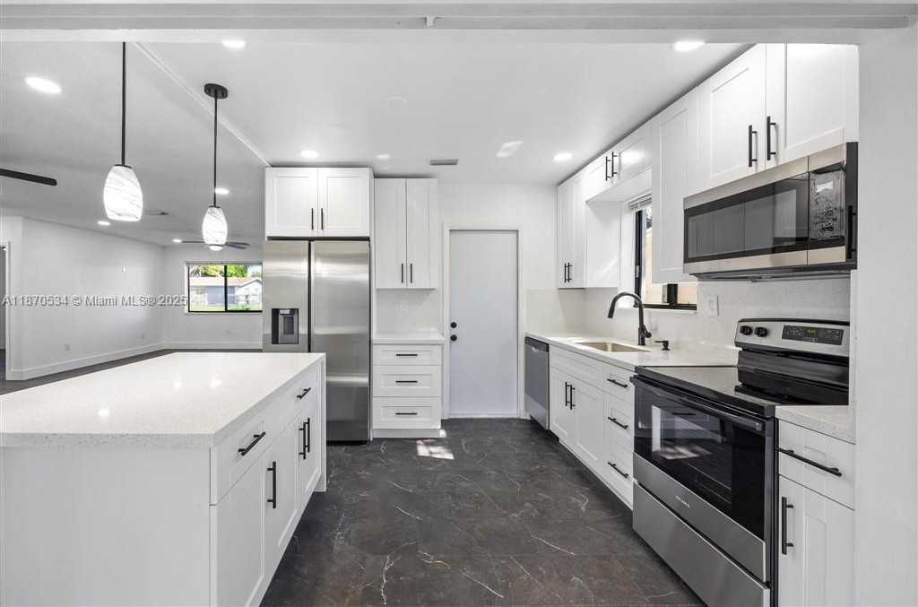 Small Image of 6712 ARBOR DR, Miramar Number 42