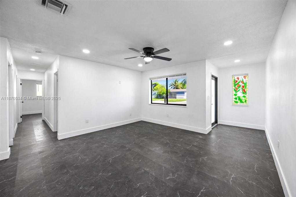 Small Image of 6712 ARBOR DR, Miramar Number 7