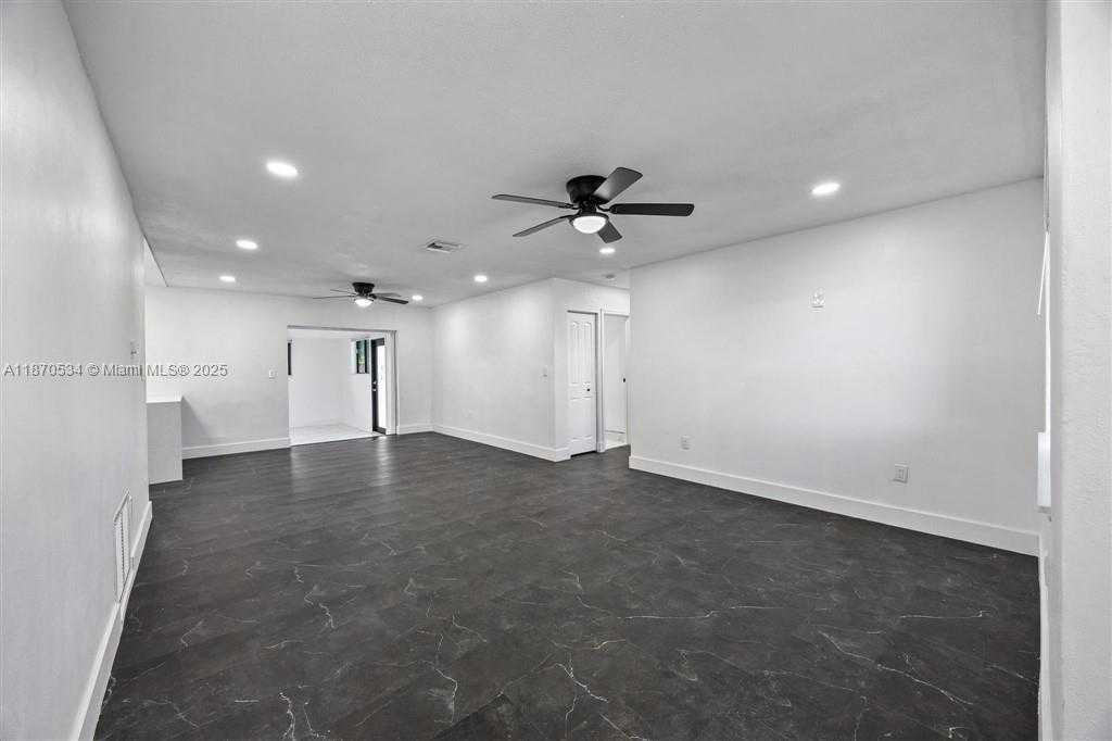 Small Image of 6712 ARBOR DR, Miramar Number 8