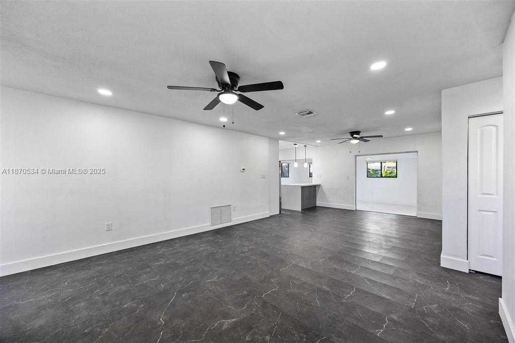 Small Image of 6712 ARBOR DR, Miramar Number 9