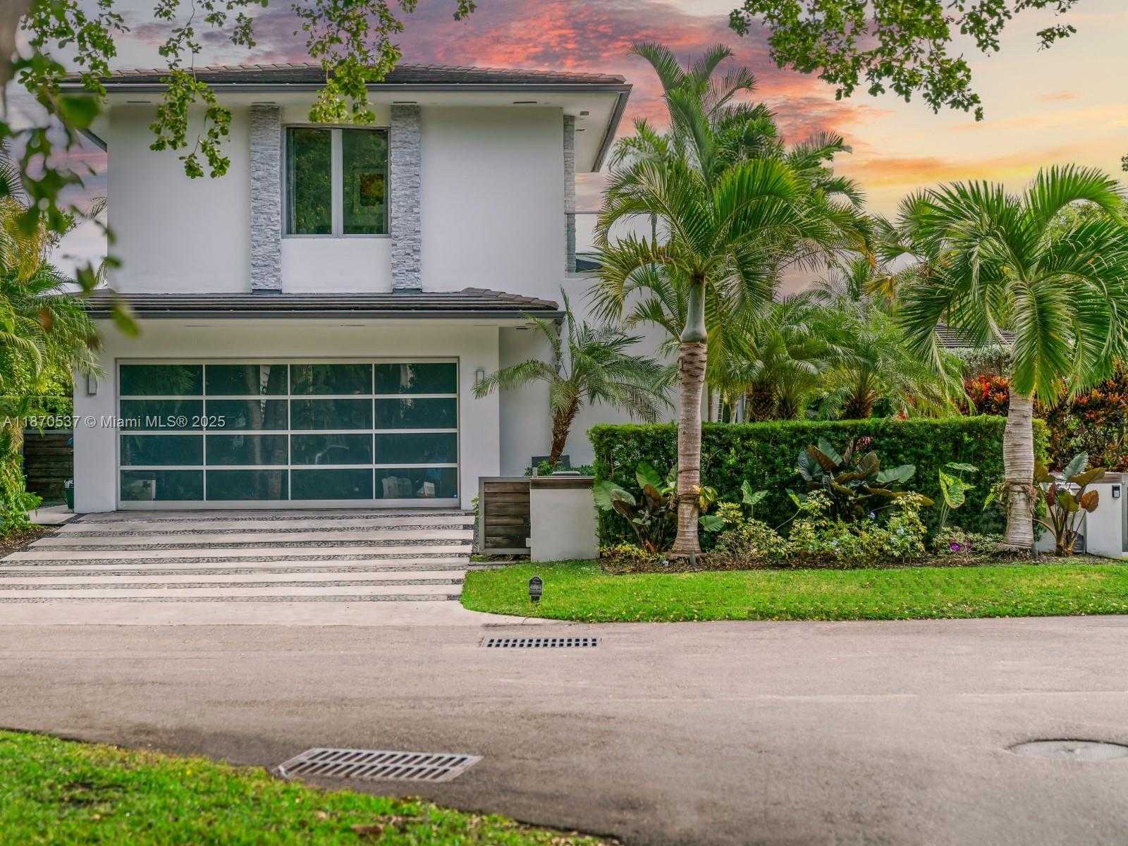 Small Image of 9301 NORTH BAYSHORE DR, Miami Shores Number 10