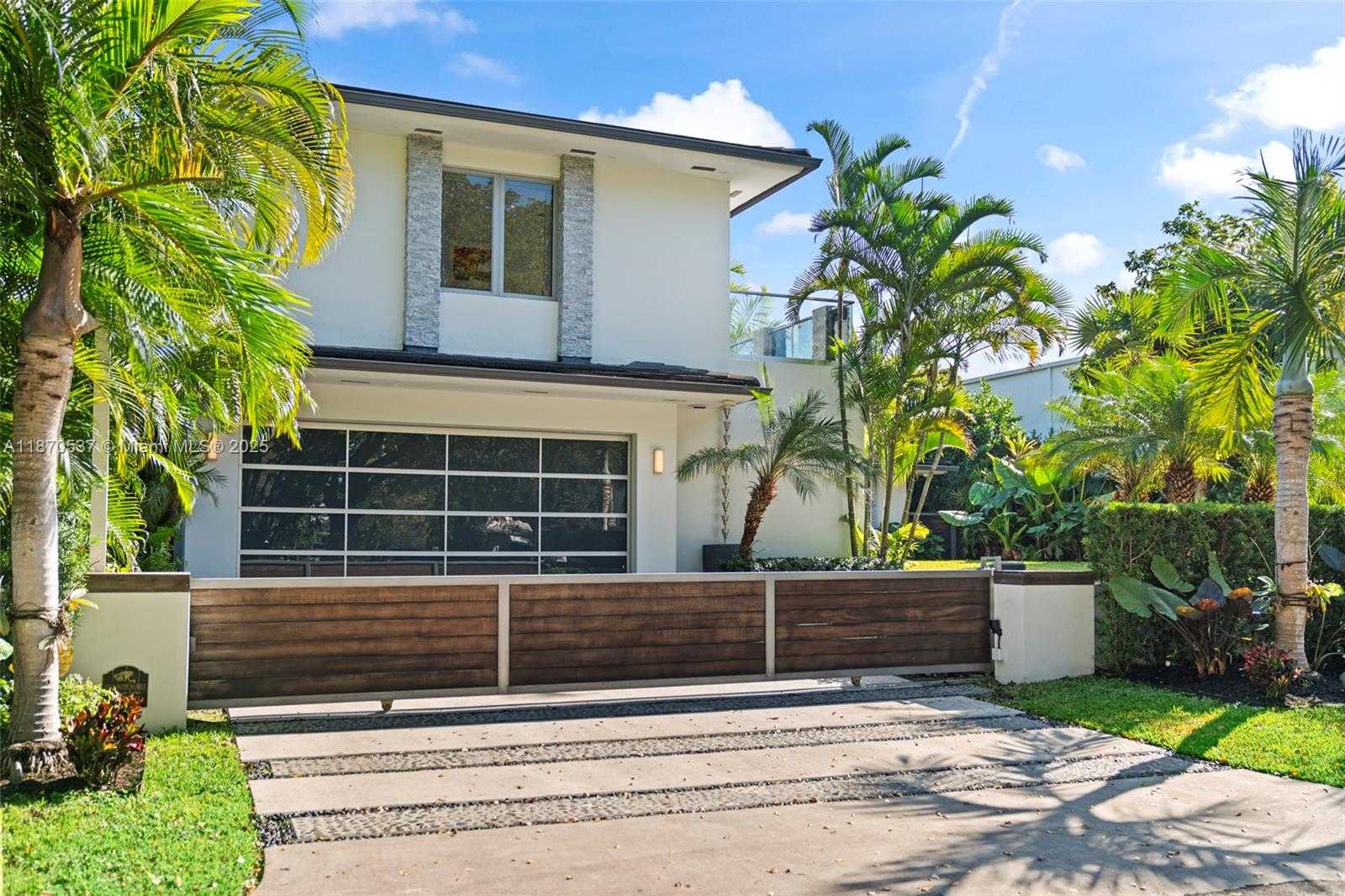 Small Image of 9301 NORTH BAYSHORE DR, Miami Shores Number 11