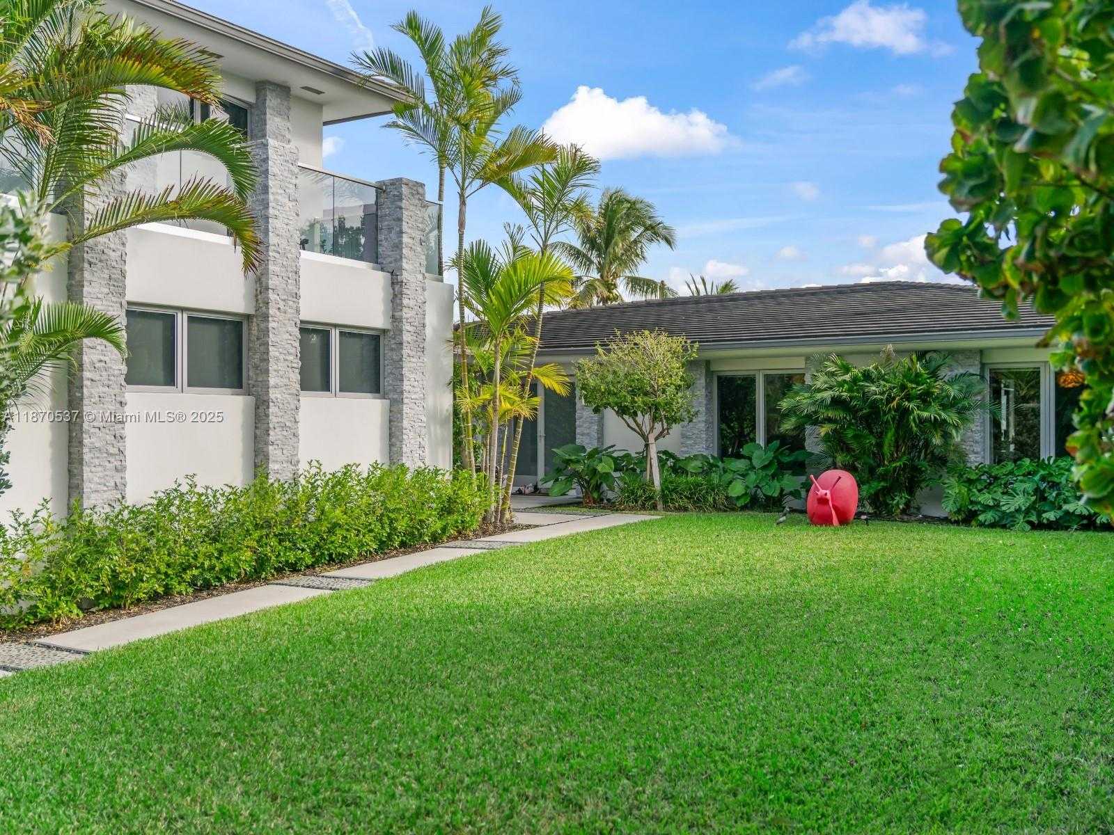 Small Image of 9301 NORTH BAYSHORE DR, Miami Shores Number 13