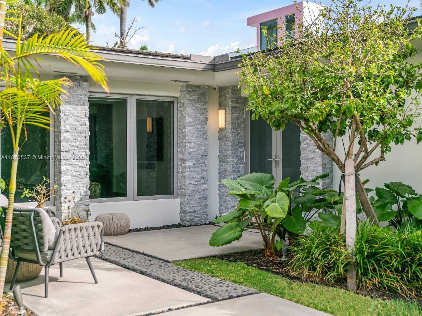 Small Image of 9301 NORTH BAYSHORE DR, Miami Shores Number 14