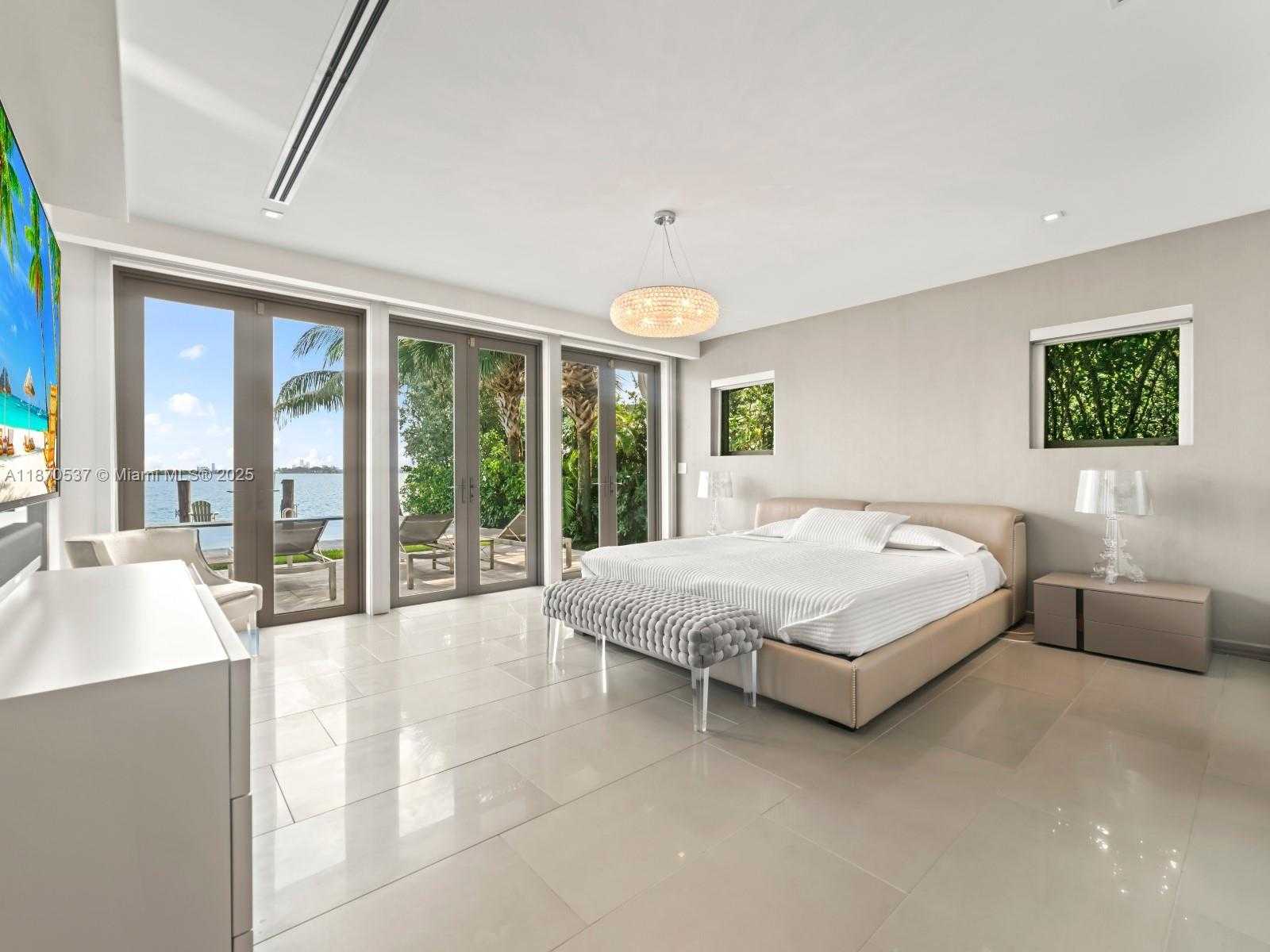 Small Image of 9301 NORTH BAYSHORE DR, Miami Shores Number 27