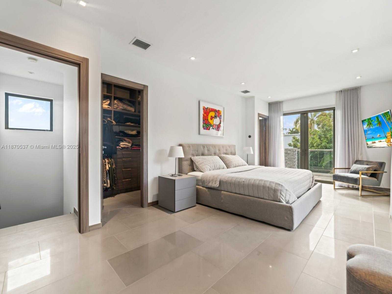Small Image of 9301 NORTH BAYSHORE DR, Miami Shores Number 33