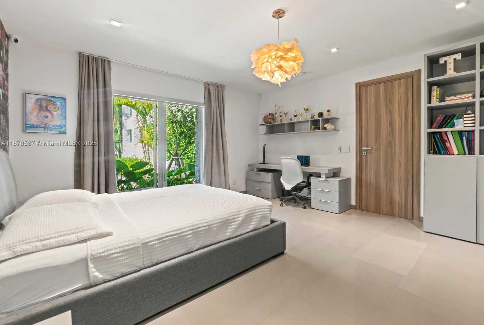 Small Image of 9301 NORTH BAYSHORE DR, Miami Shores Number 38