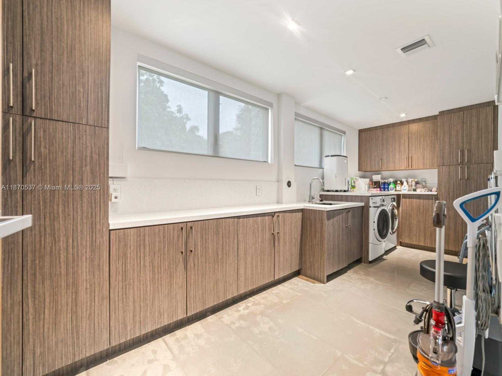 Small Image of 9301 NORTH BAYSHORE DR, Miami Shores Number 46