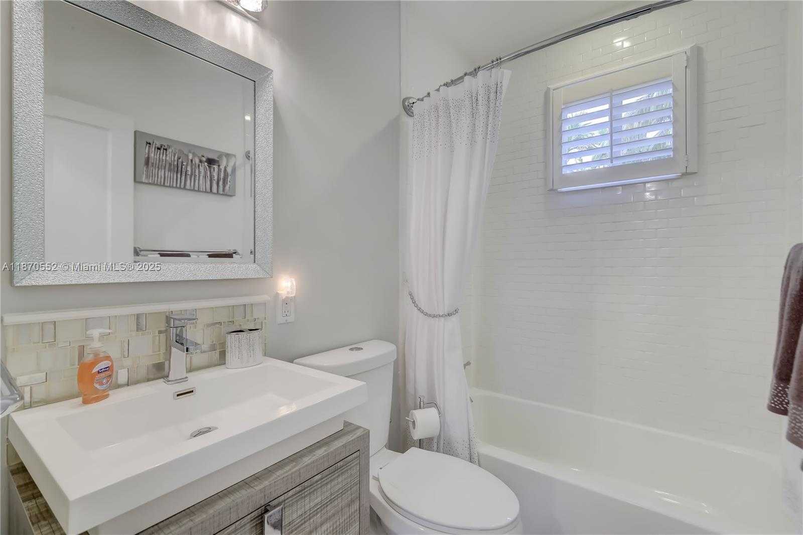 Small Image of 1625 NORTH EAST 4TH PL, Fort Lauderdale Number 27
