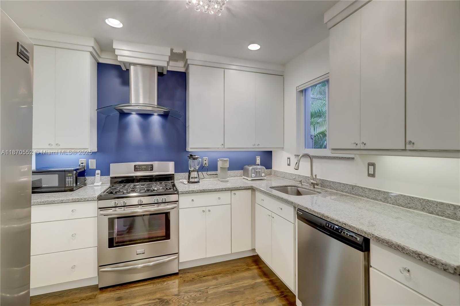 Small Image of 1625 NORTH EAST 4TH PL, Fort Lauderdale Number 6
