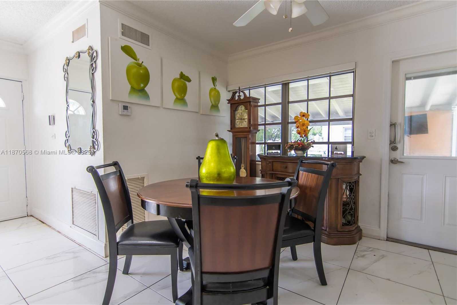 Small Image of 943 WEST 64TH PL, Hialeah Number 10