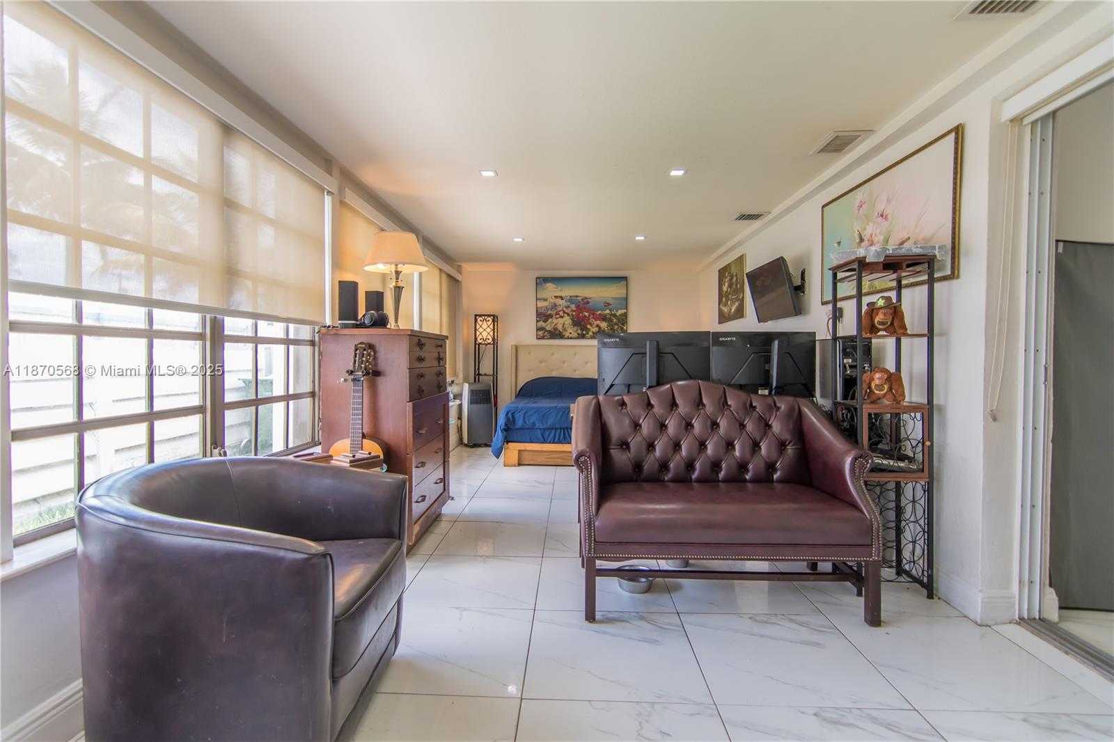Small Image of 943 WEST 64TH PL, Hialeah Number 12