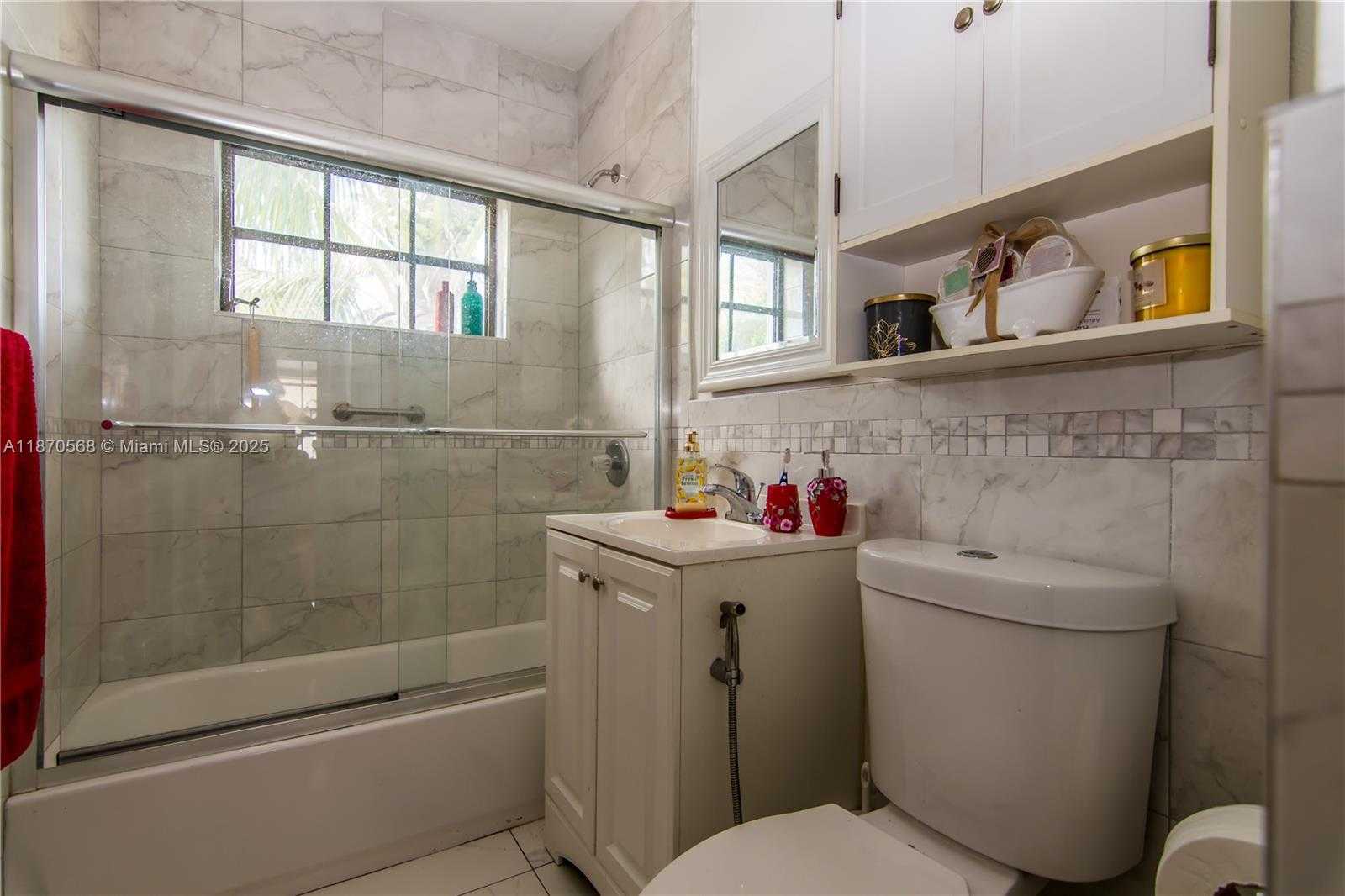 Small Image of 943 WEST 64TH PL, Hialeah Number 16