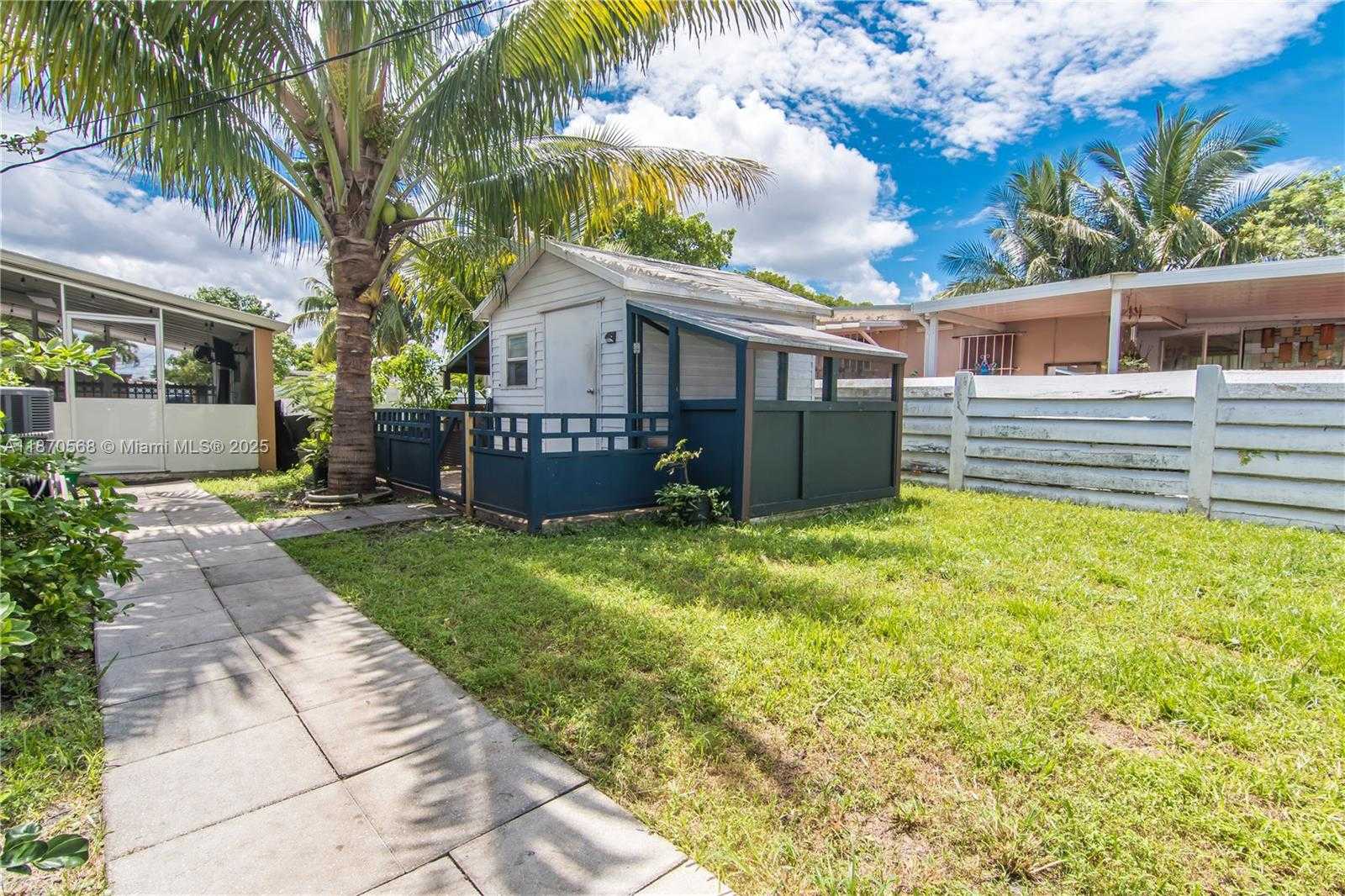 Small Image of 943 WEST 64TH PL, Hialeah Number 23