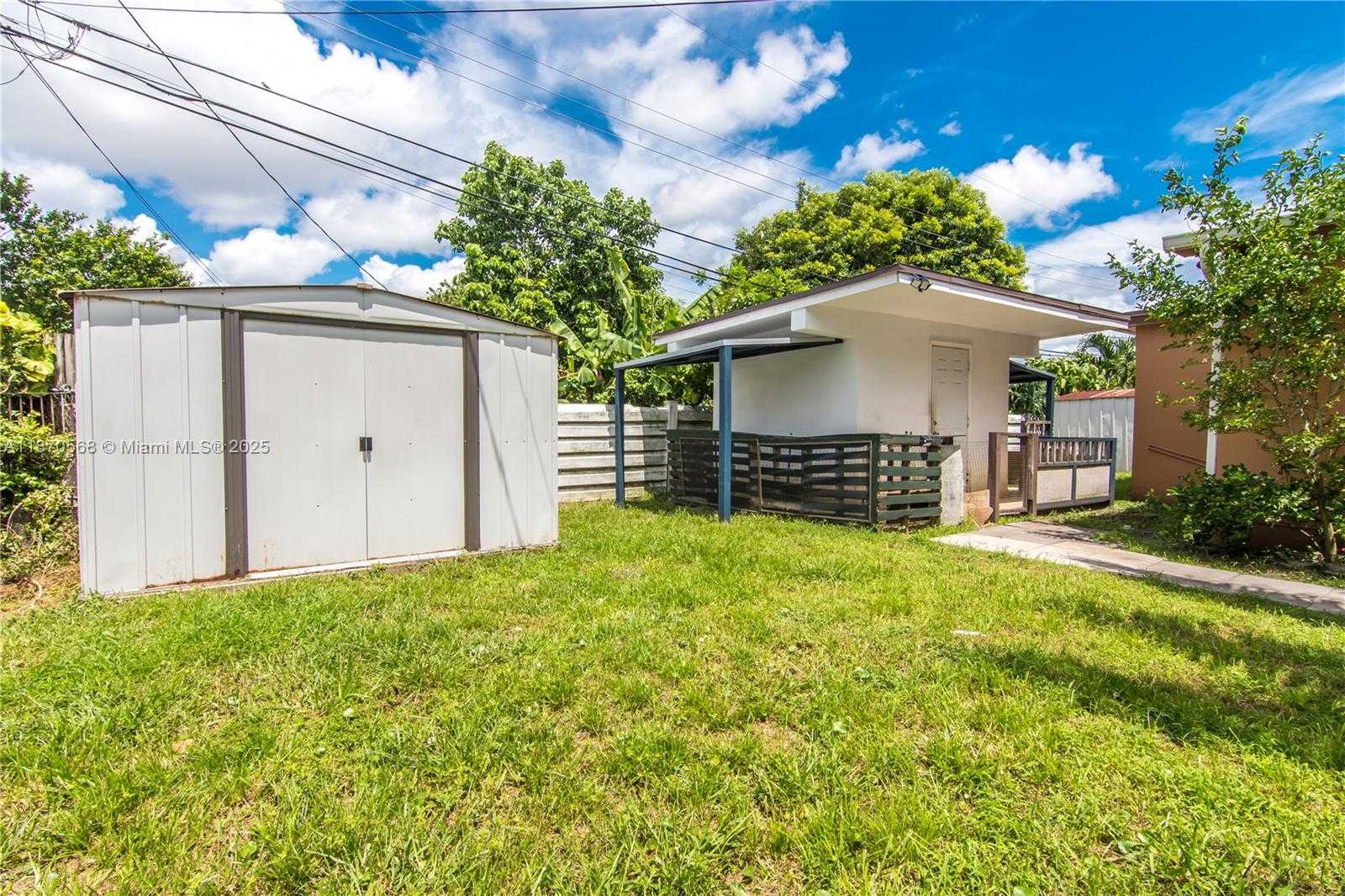 Small Image of 943 WEST 64TH PL, Hialeah Number 25
