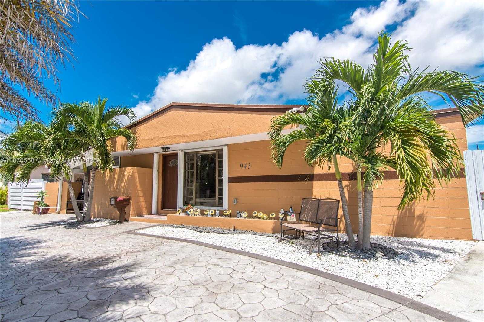 Small Image of 943 WEST 64TH PL, Hialeah Number 32