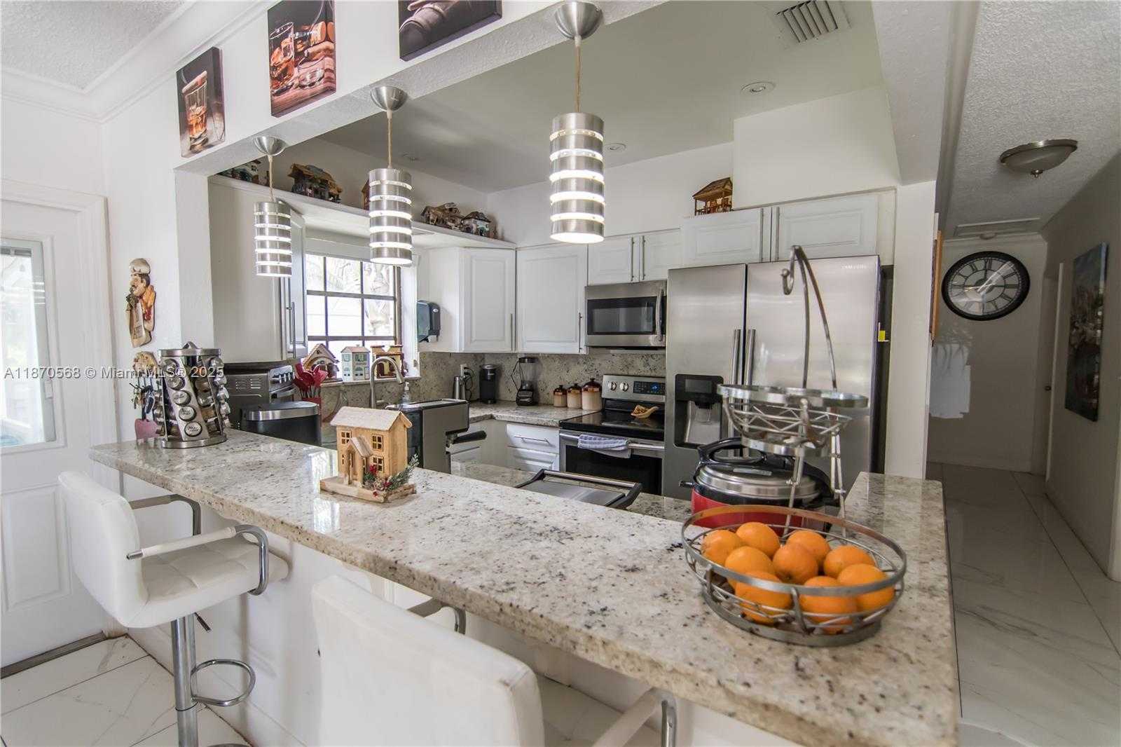 Small Image of 943 WEST 64TH PL, Hialeah Number 6