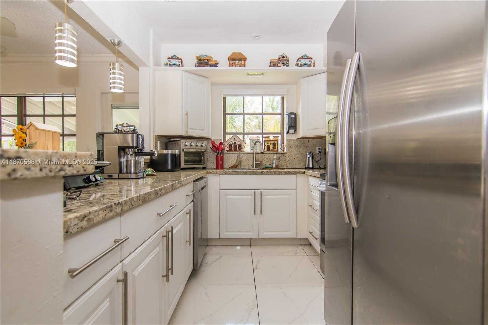 Small Image of 943 WEST 64TH PL, Hialeah Number 7