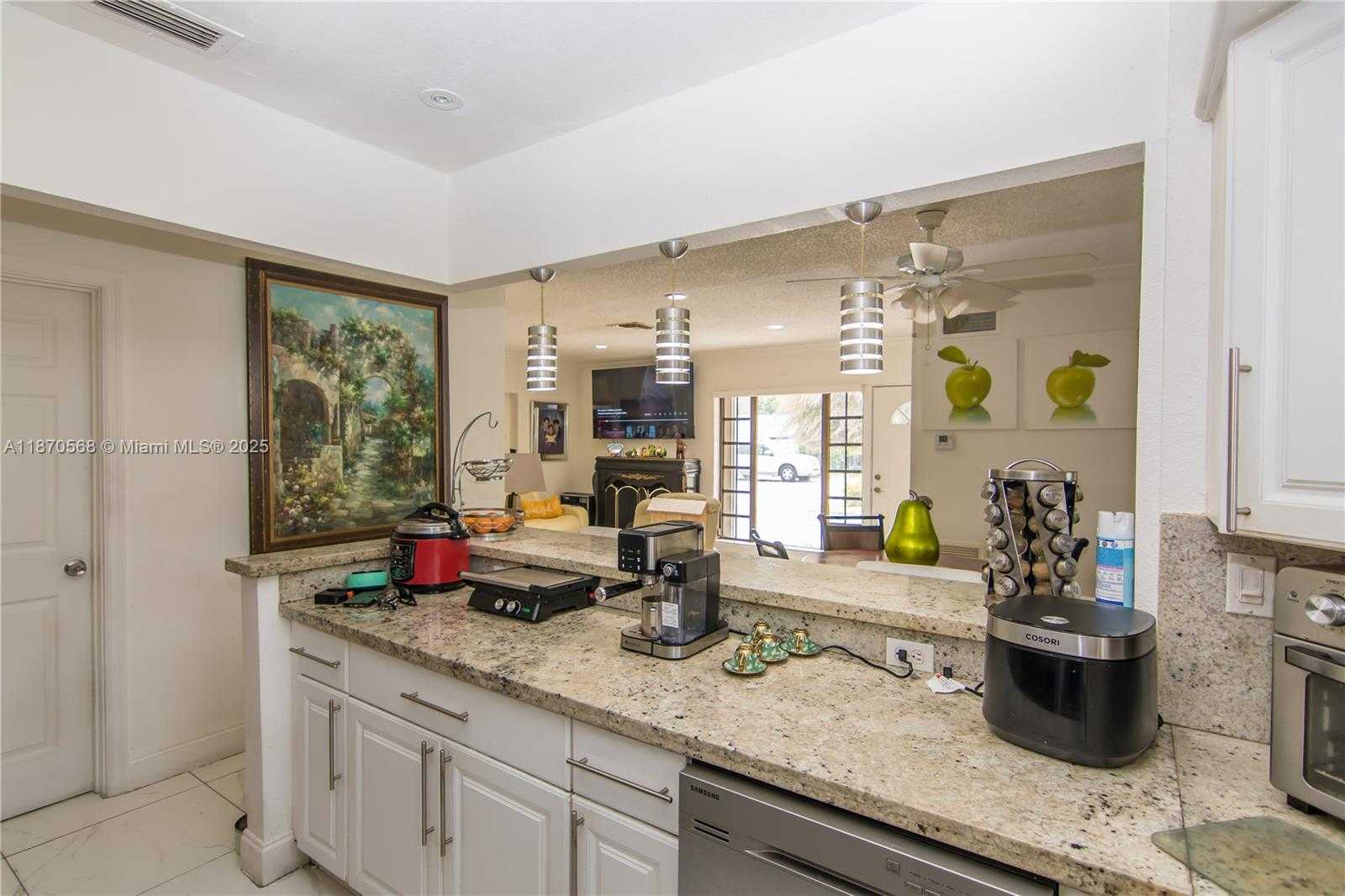 Small Image of 943 WEST 64TH PL, Hialeah Number 8