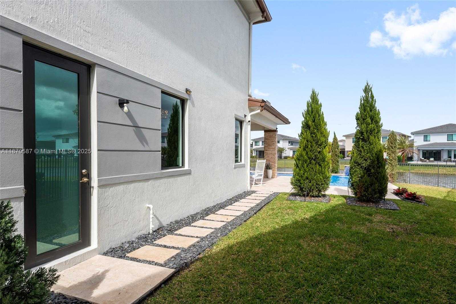 Small Image of 10945 WINDWARD ST, Parkland Number 16