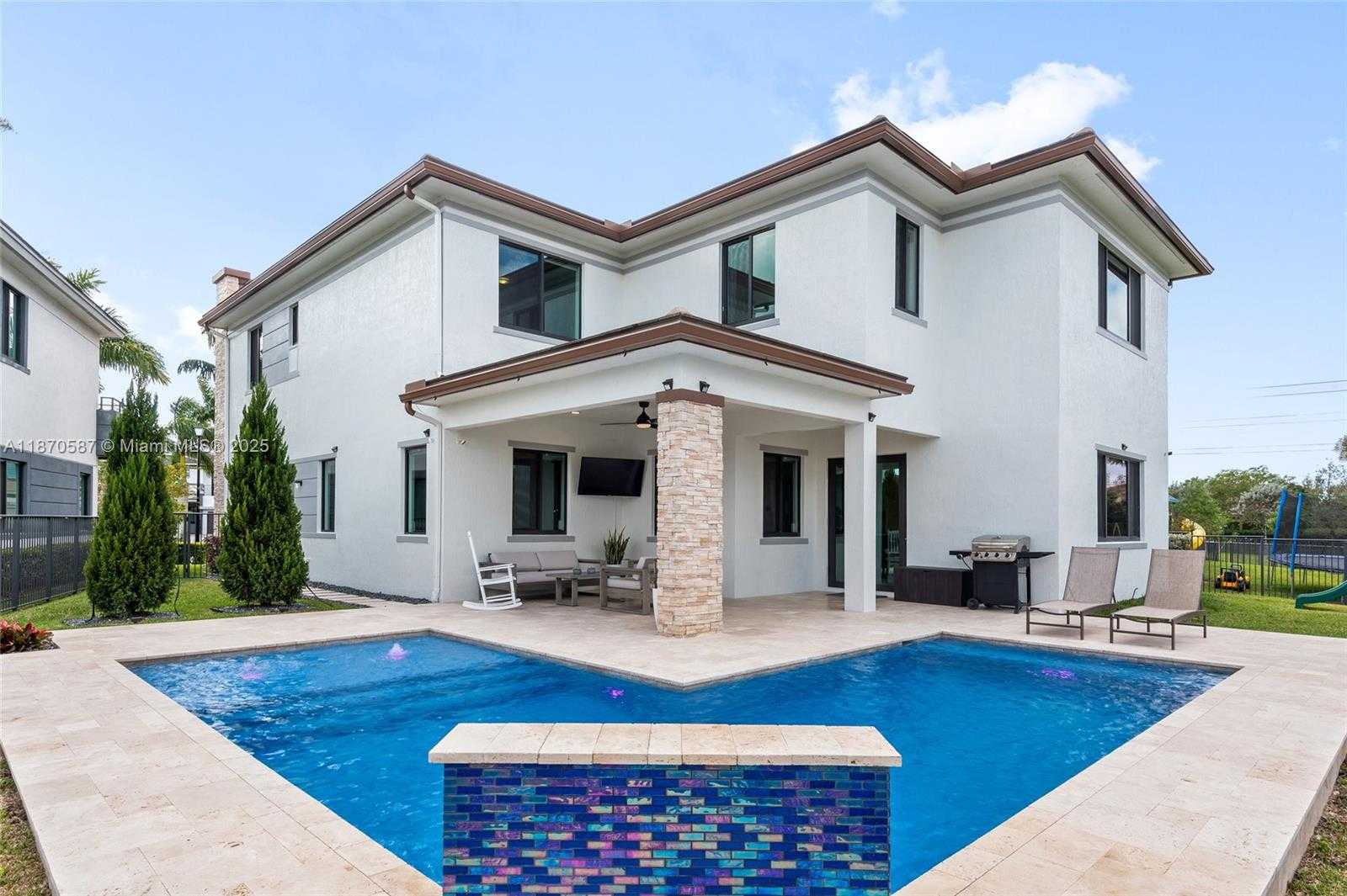 Small Image of 10945 WINDWARD ST, Parkland Number 19
