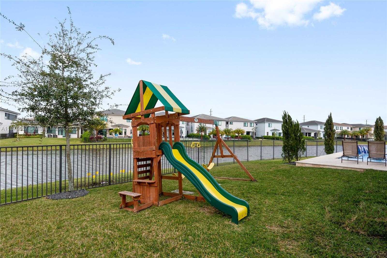 Small Image of 10945 WINDWARD ST, Parkland Number 21