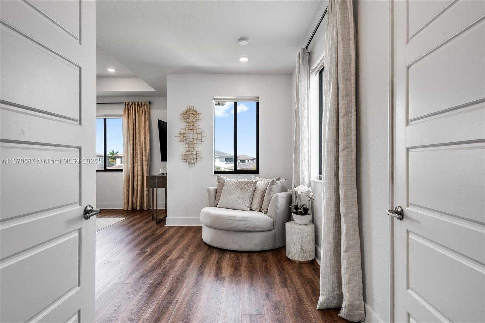 Small Image of 10945 WINDWARD ST, Parkland Number 36
