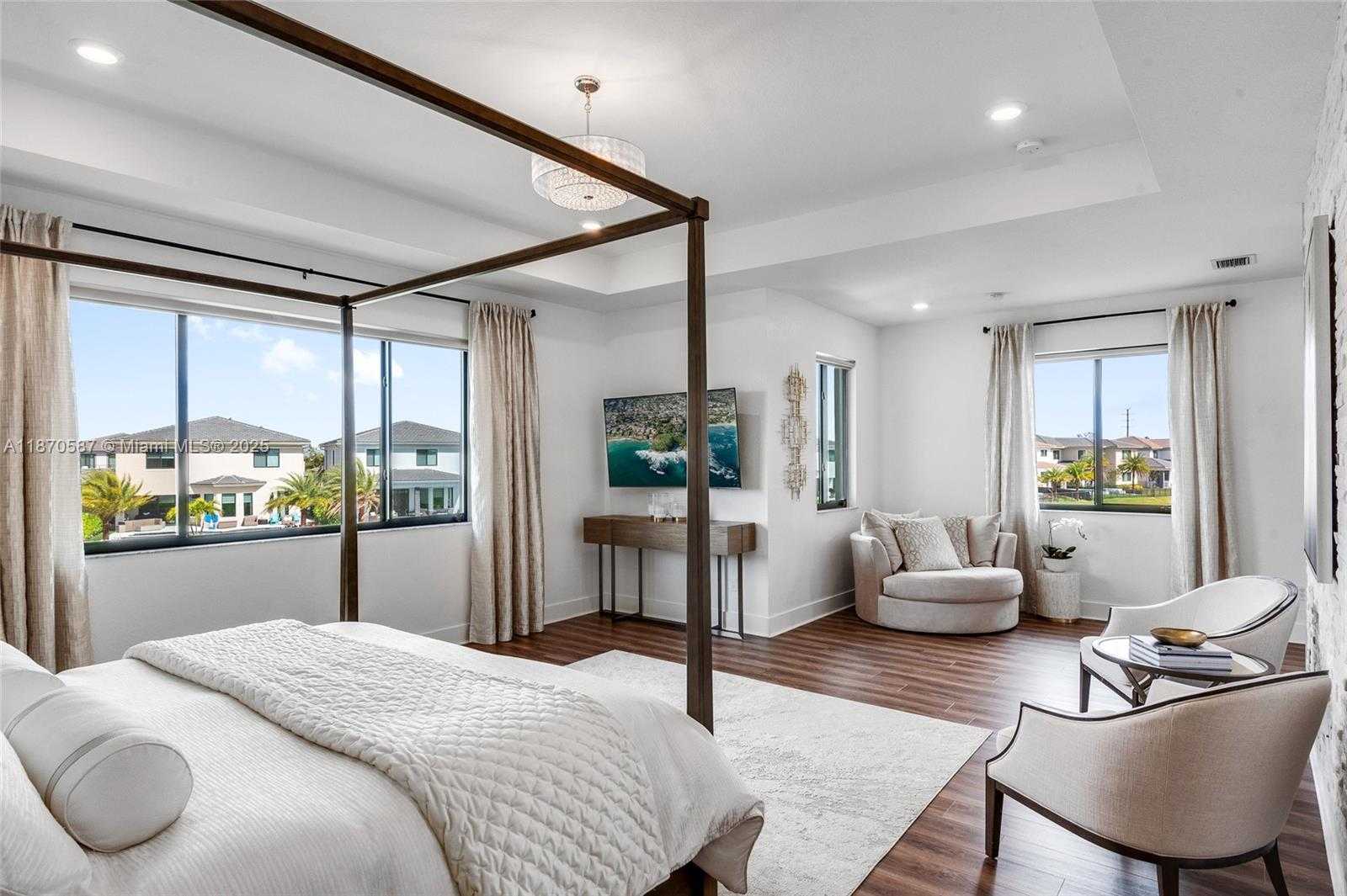 Small Image of 10945 WINDWARD ST, Parkland Number 38