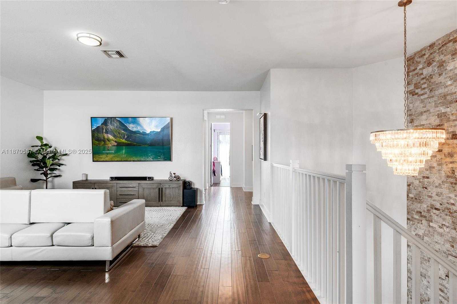 Small Image of 10945 WINDWARD ST, Parkland Number 43