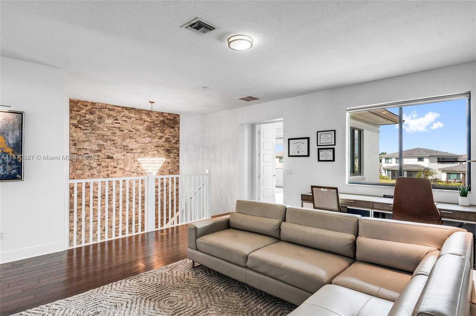Small Image of 10945 WINDWARD ST, Parkland Number 45