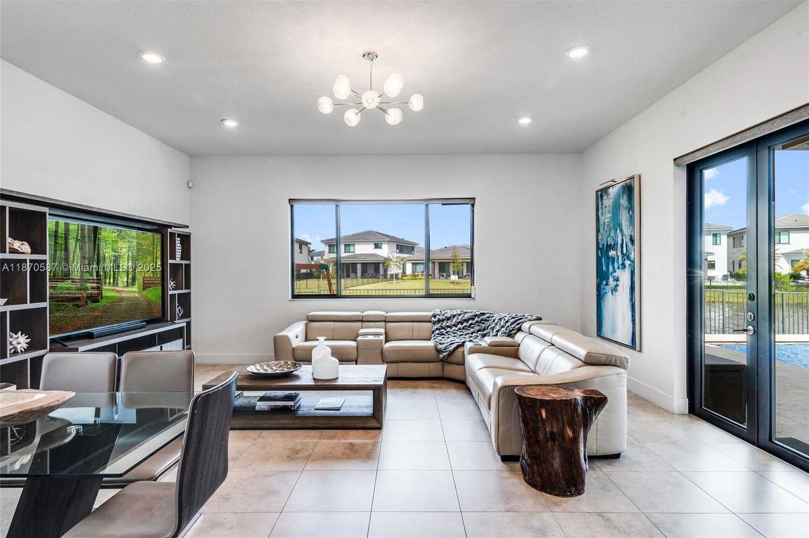 Small Image of 10945 WINDWARD ST, Parkland Number 51