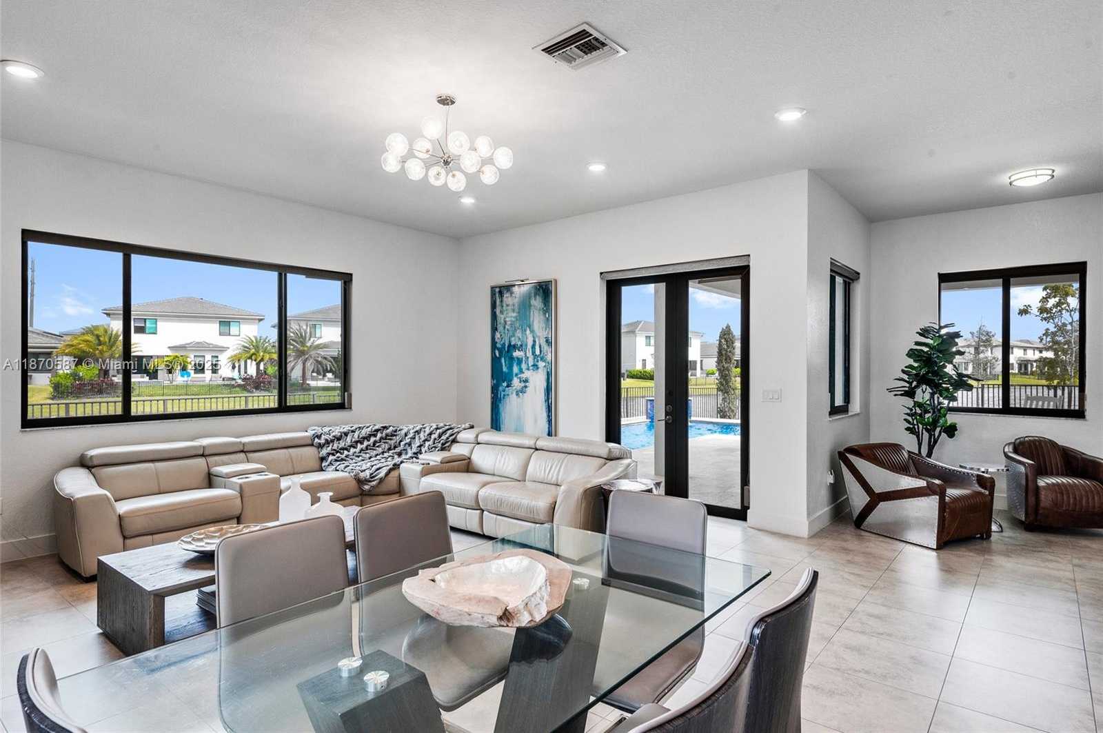 Small Image of 10945 WINDWARD ST, Parkland Number 52