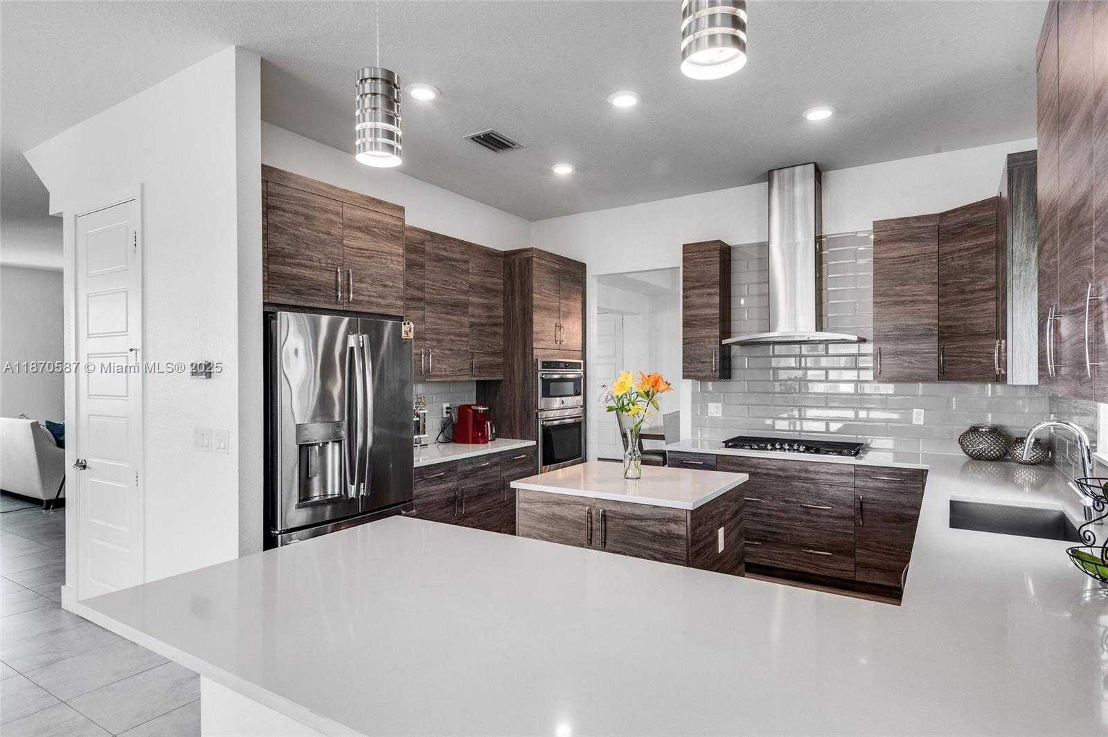 Small Image of 10945 WINDWARD ST, Parkland Number 54