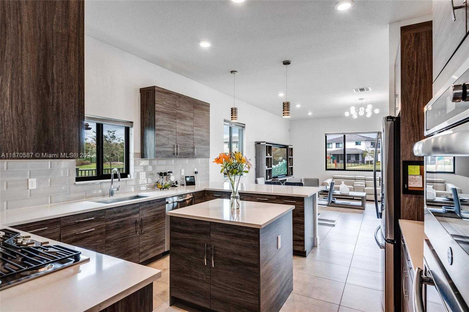 Small Image of 10945 WINDWARD ST, Parkland Number 55