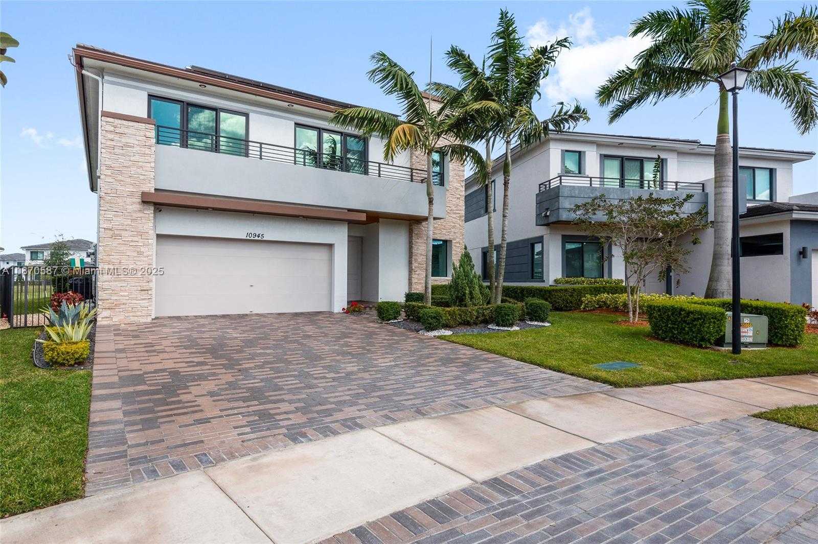 Small Image of 10945 WINDWARD ST, Parkland Number 6
