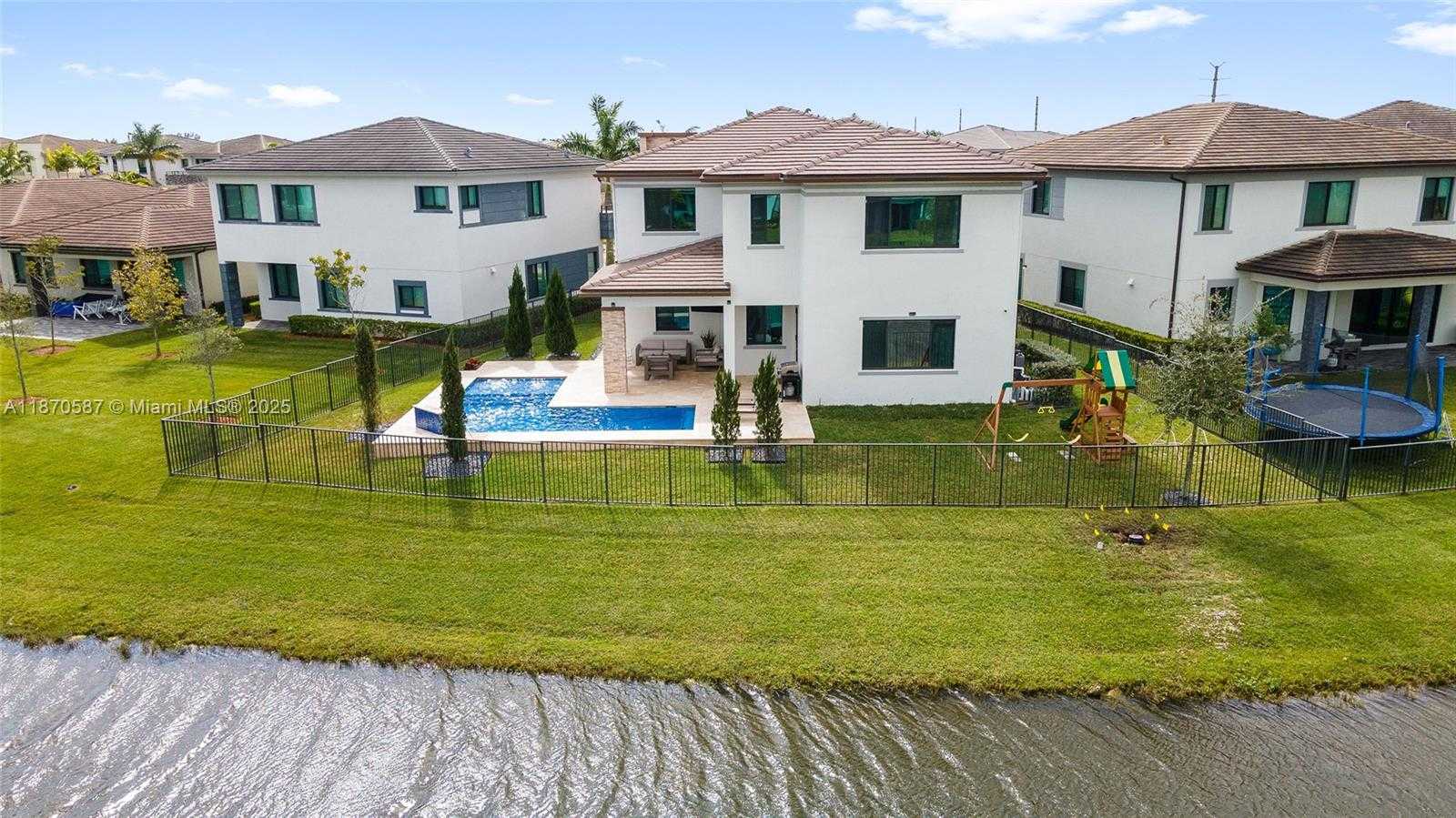 Small Image of 10945 WINDWARD ST, Parkland Number 9