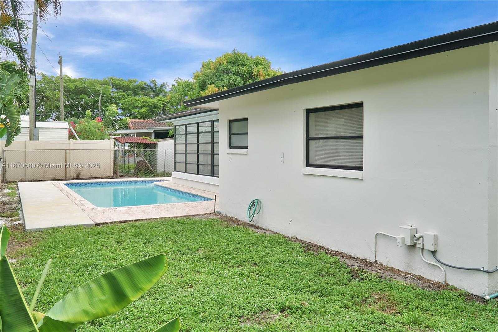 Small Image of 1600 NORTH 74TH TER, Hollywood Number 2