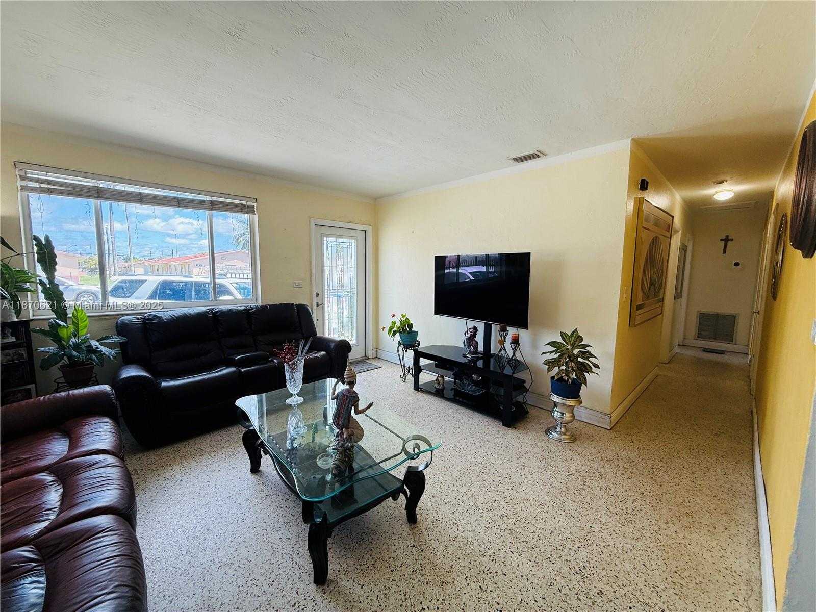 Small Image of 1158 WEST 24TH ST, Hialeah Number 3