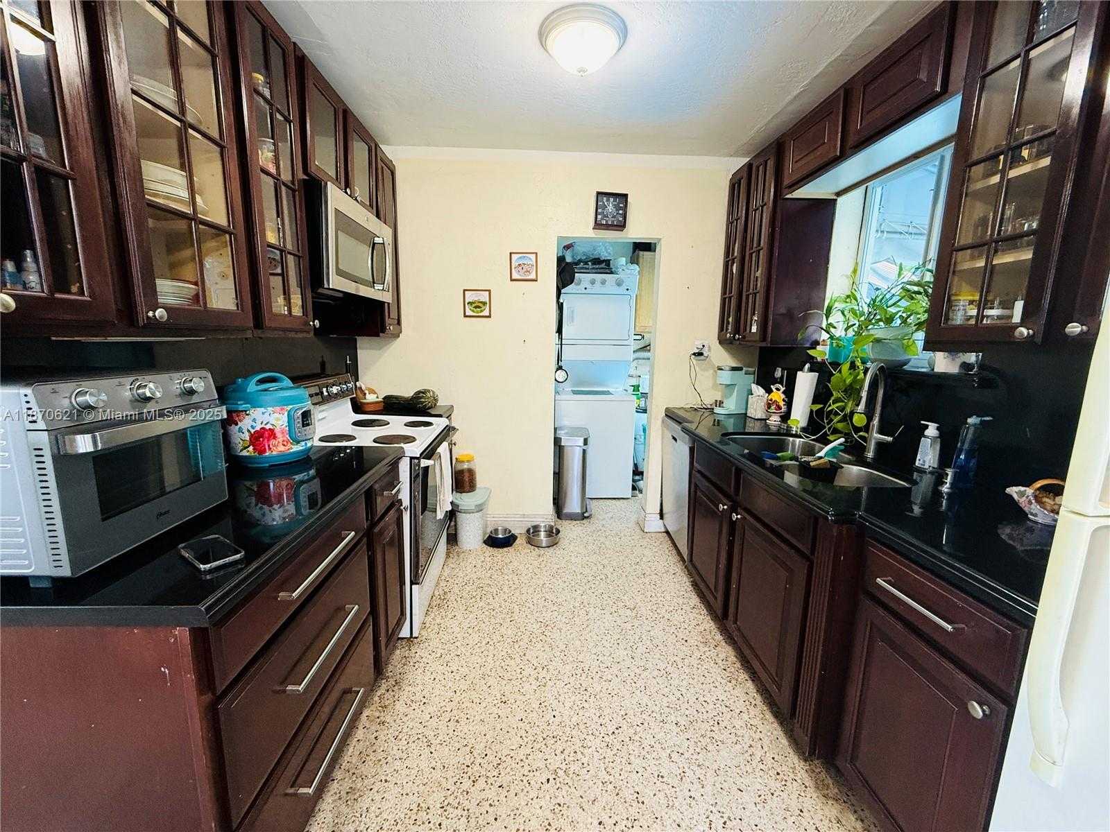 Small Image of 1158 WEST 24TH ST, Hialeah Number 8