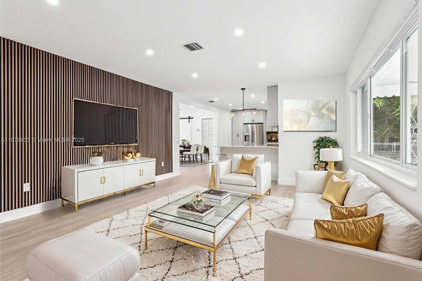 Small Image of 2550 ADAMS ST, Hollywood Number 4