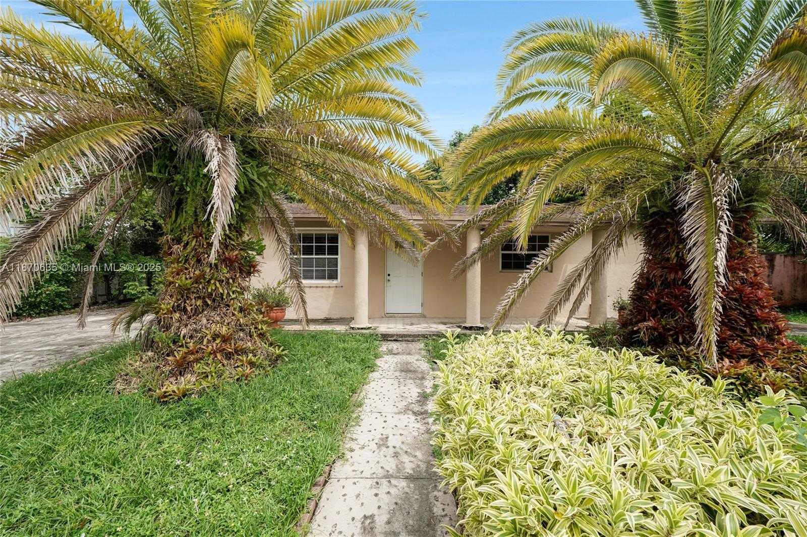 Small Image of 4215 NORTH WEST 197TH ST, Miami Gardens Number 3