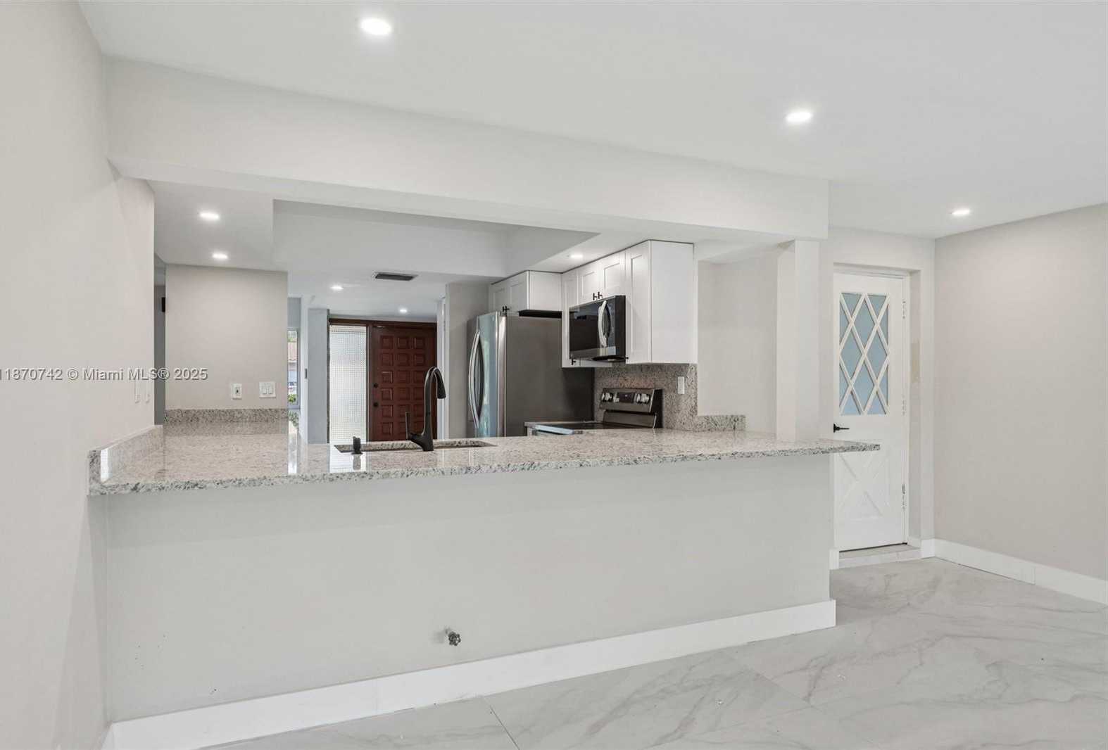 Small Image of 20 WEST TROPICAL WAY, Plantation Number 28