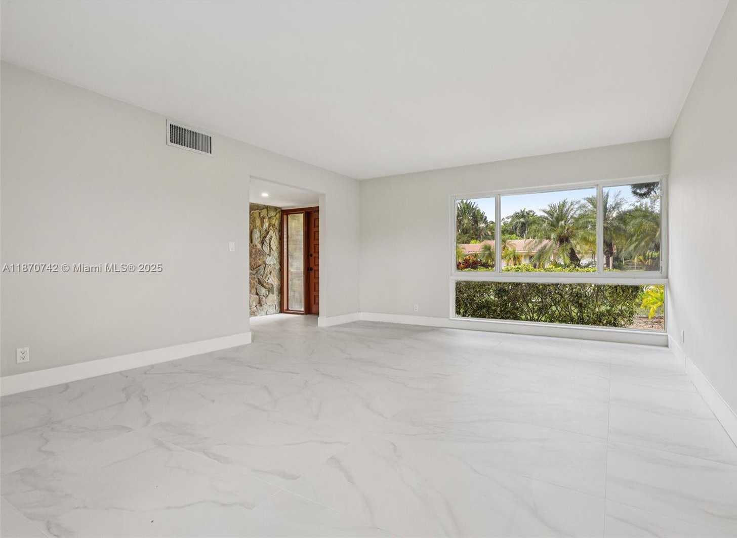 Small Image of 20 WEST TROPICAL WAY, Plantation Number 33