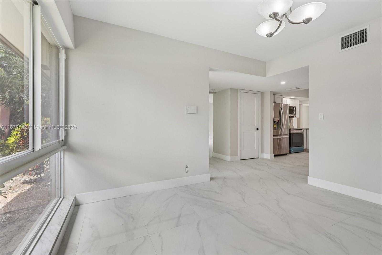 Small Image of 20 WEST TROPICAL WAY, Plantation Number 38
