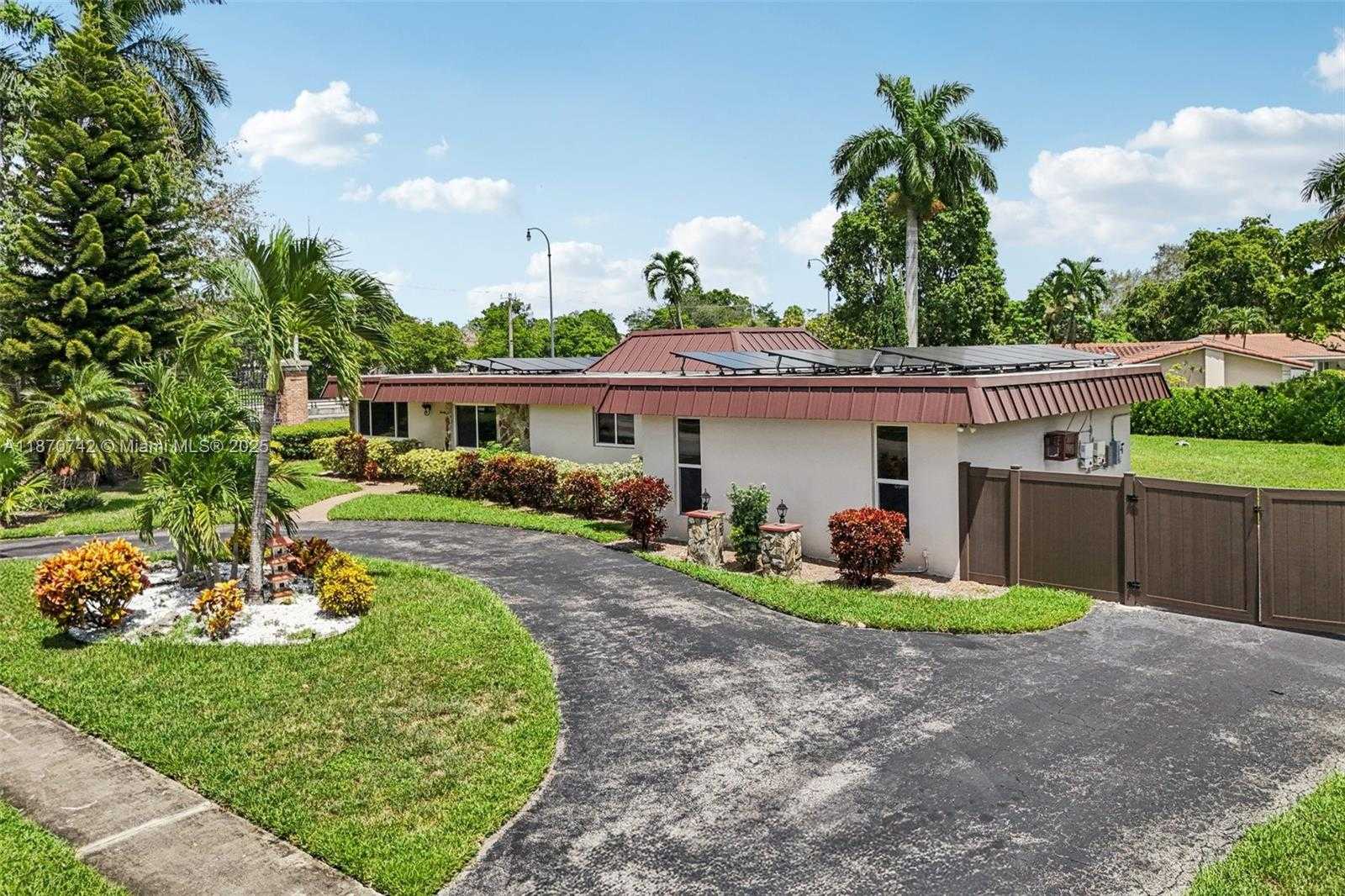 Small Image of 20 WEST TROPICAL WAY, Plantation Number 86