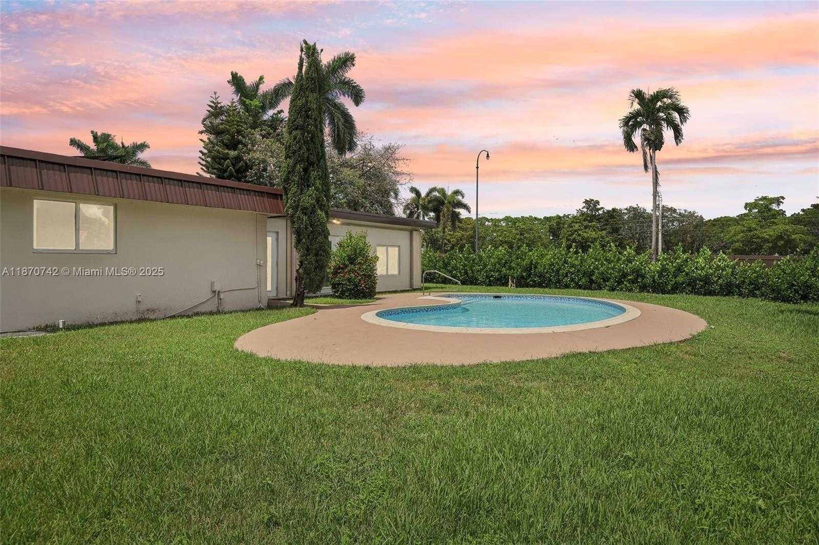 Small Image of 20 WEST TROPICAL WAY, Plantation Number 91