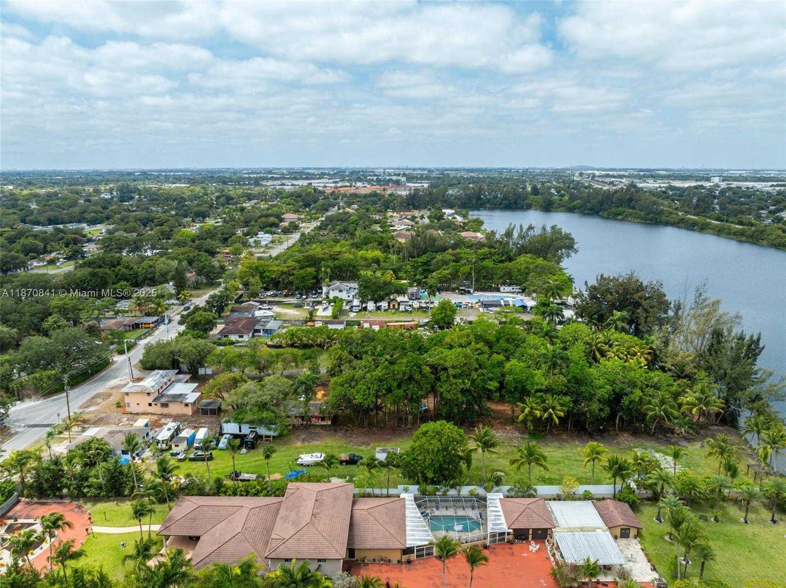 Small Image of 15100 NORTH WEST RIVER DR, Miami Number 11