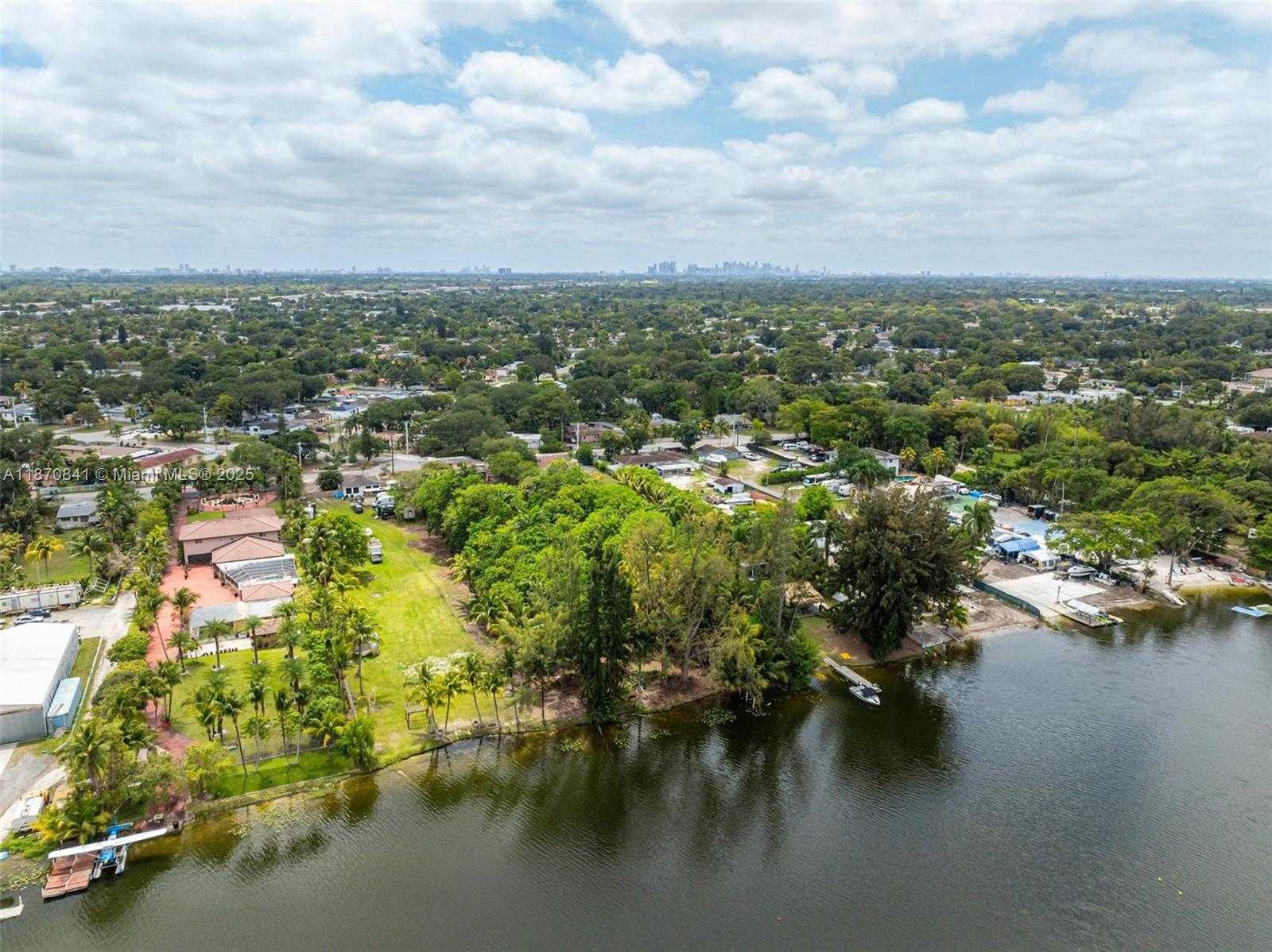 Small Image of 15100 NORTH WEST RIVER DR, Miami Number 20