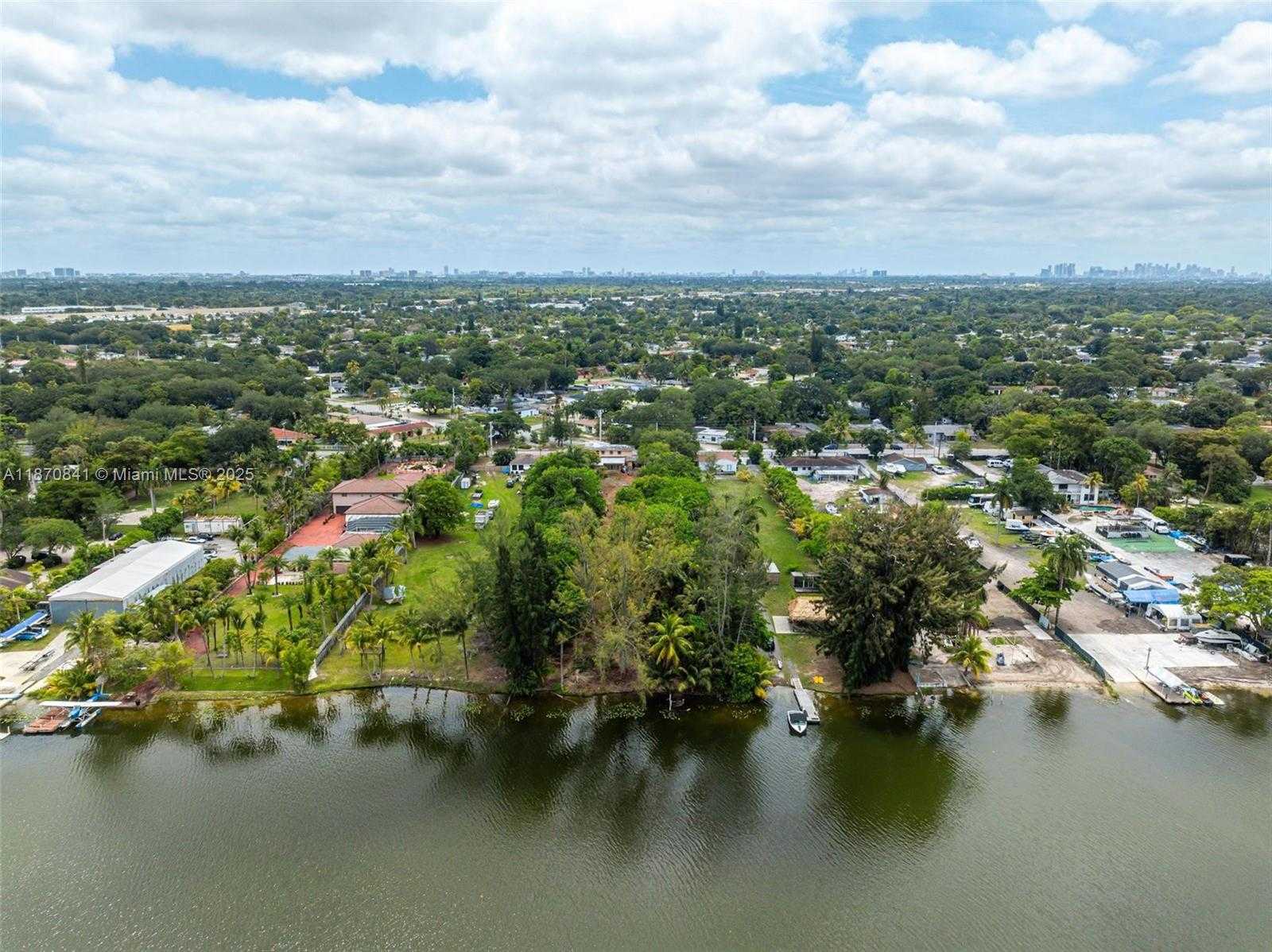 Small Image of 15100 NORTH WEST RIVER DR, Miami Number 21