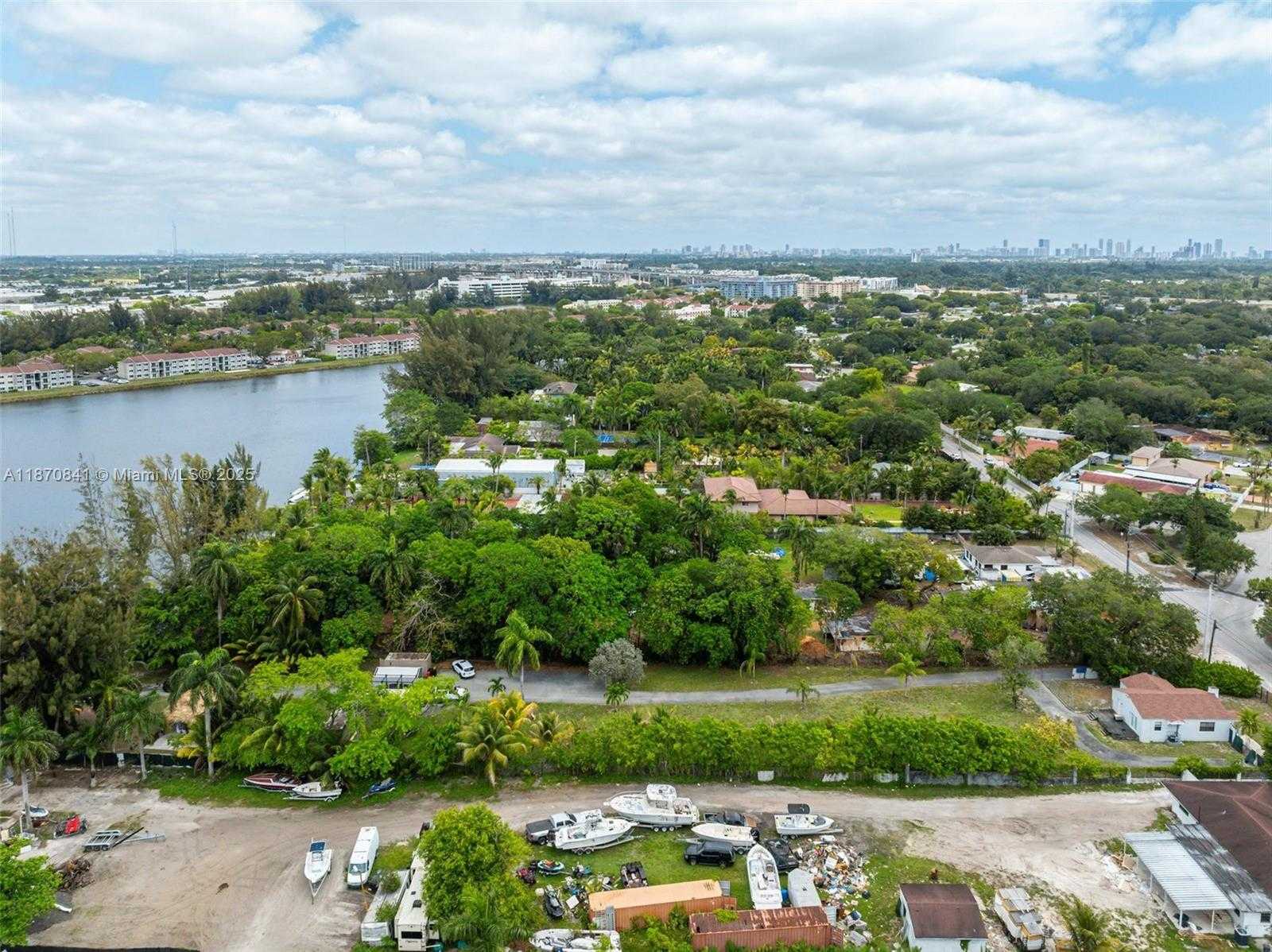 Small Image of 15100 NORTH WEST RIVER DR, Miami Number 24